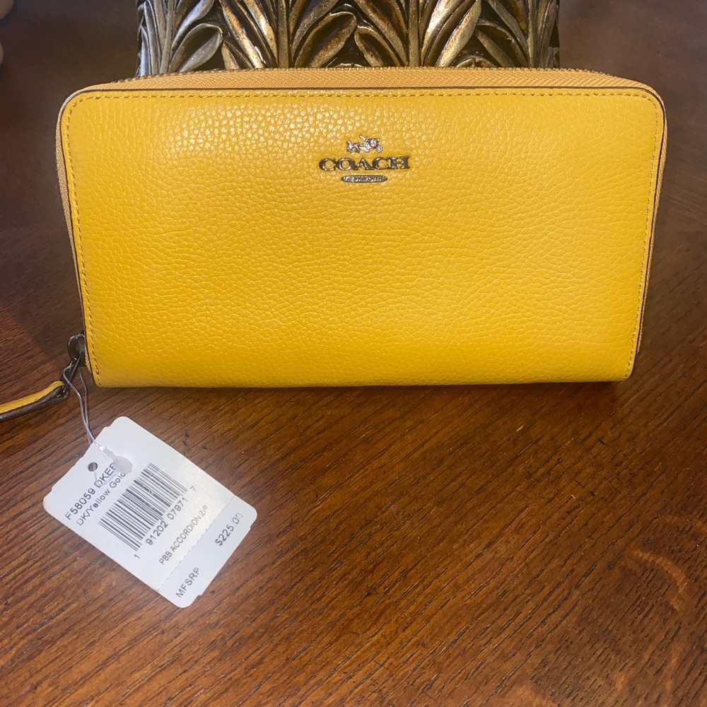 Coach wallet ❤️